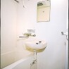 2LDK Apartment to Rent in Chiyoda-ku Bathroom