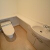 2LDK Apartment to Rent in Shinagawa-ku Toilet