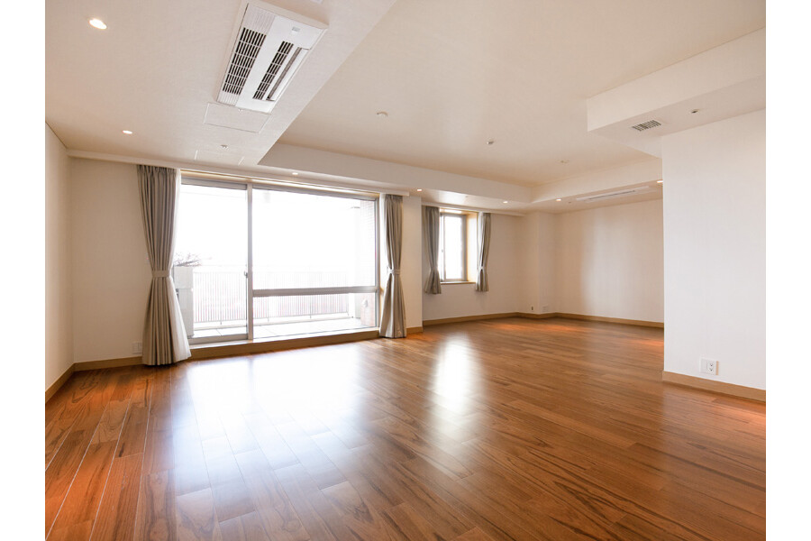 4SLDK Apartment to Rent in Minato-ku Living Room