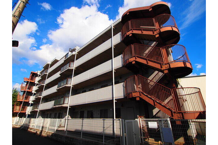 3LDK Apartment to Rent in Fussa-shi Exterior