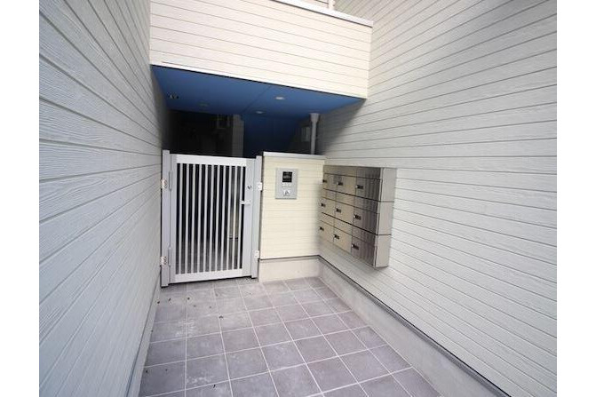 1LDK Apartment to Rent in Toyonaka-shi Entrance Hall