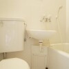 1K Apartment to Rent in Shibuya-ku Bathroom