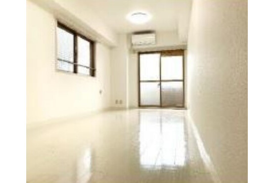 1R Apartment to Buy in Chiyoda-ku Interior