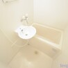 1K Apartment to Rent in Yokohama-shi Tsurumi-ku Bathroom