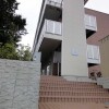 1K Apartment to Rent in Kamakura-shi Building Entrance