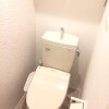 1K Apartment to Rent in Osaka-shi Nishiyodogawa-ku Toilet