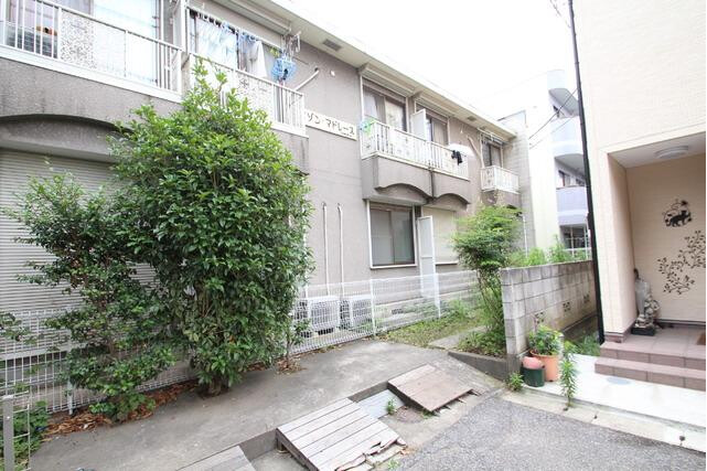 2DK Apartment to Rent in Hatogaya-shi Exterior