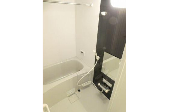1LDK Apartment to Rent in Amagasaki-shi Bathroom