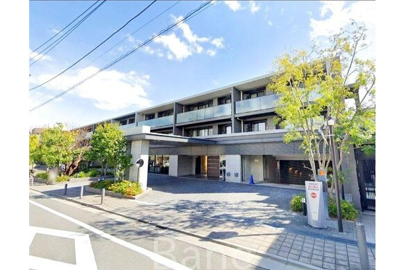 3LDK Apartment to Buy in Meguro-ku Exterior