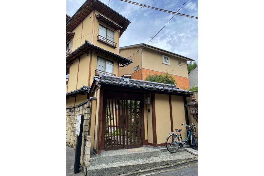 Whole Building Hotel/Ryokan to Buy in Kyoto-shi Higashiyama-ku Exterior