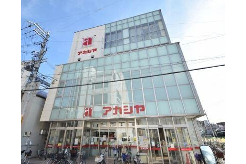1K Apartment to Rent in Osaka-shi Higashiyodogawa-ku Supermarket