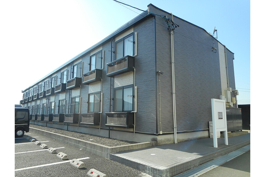 1K Apartment to Rent in Suzuka-shi Exterior
