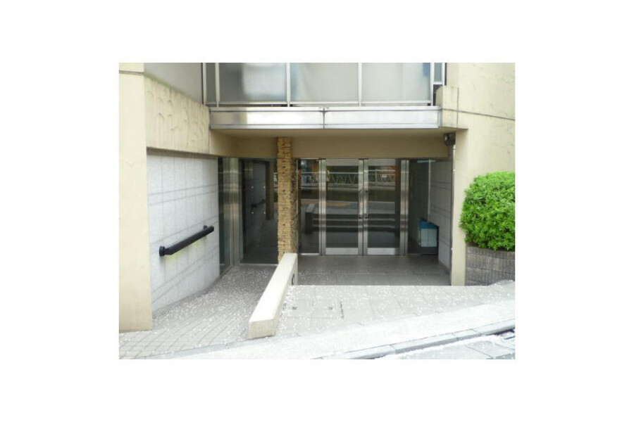 1LDK Apartment to Rent in Meguro-ku Outside Space