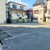 1K Apartment to Rent in Takatsuki-shi Parking