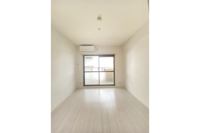 3LDK Apartment to Rent in Higashiosaka-shi Living Room