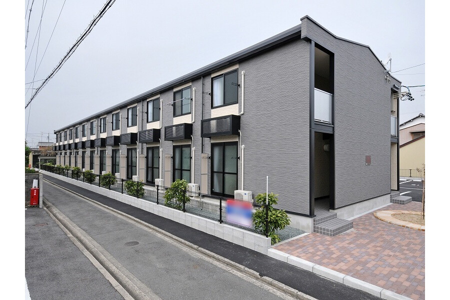 1K Apartment to Rent in Tsu-shi Exterior