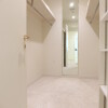 2SLDK Apartment to Rent in Minato-ku Storage