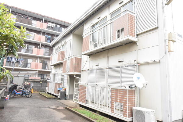 3DK Apartment to Rent in Kawasaki-shi Nakahara-ku Exterior