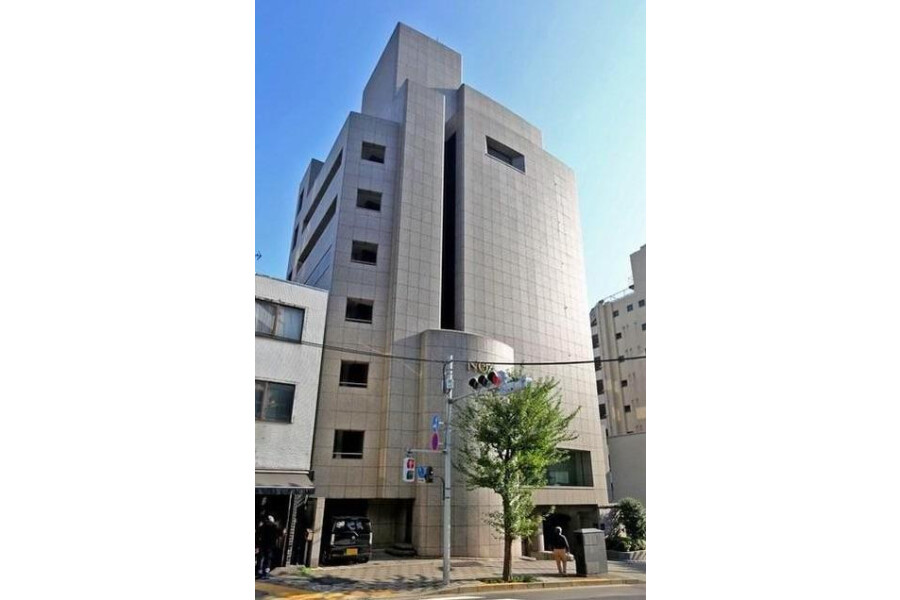 2LDK Apartment to Rent in Chiyoda-ku Interior
