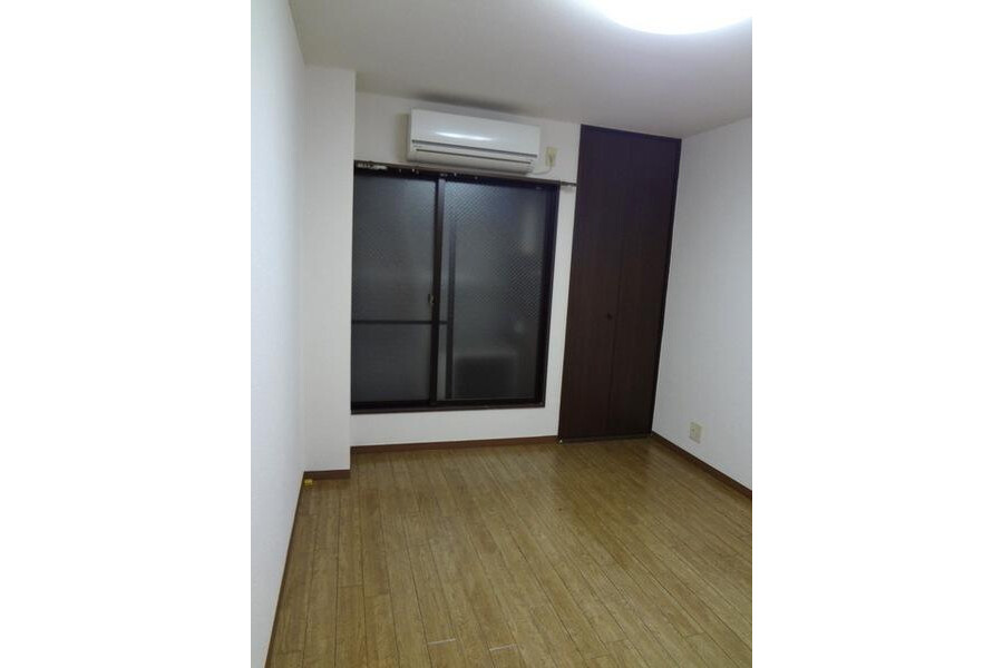 1R Apartment to Rent in Osaka-shi Minato-ku Living Room