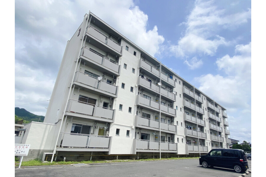 2K Apartment to Rent in Kumage-gun Tabuse-cho Exterior