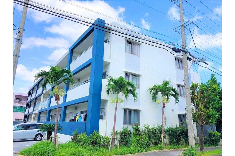 2LDK Apartment to Rent in Nakagami-gun Chatan-cho Exterior