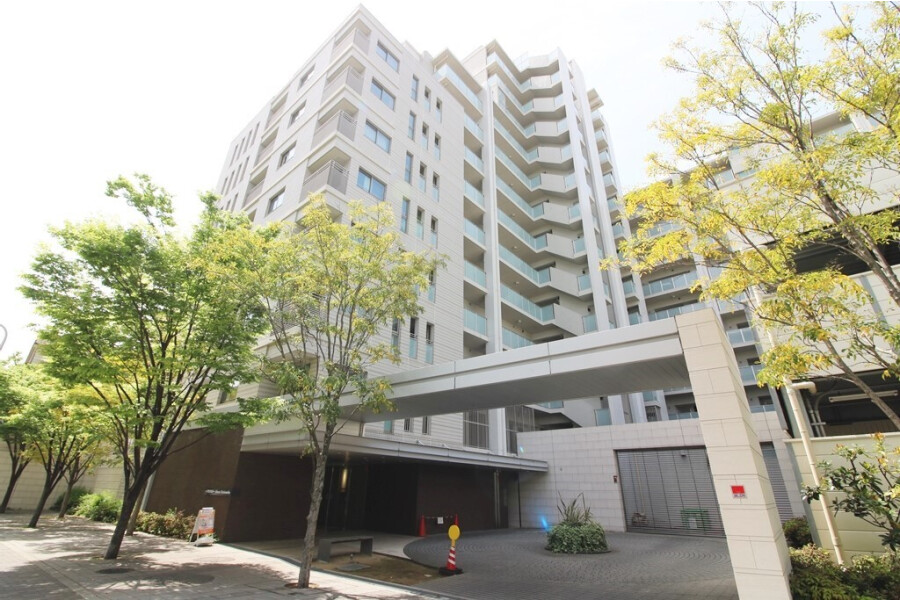 3LDK Apartment to Buy in Osaka-shi Abeno-ku Exterior
