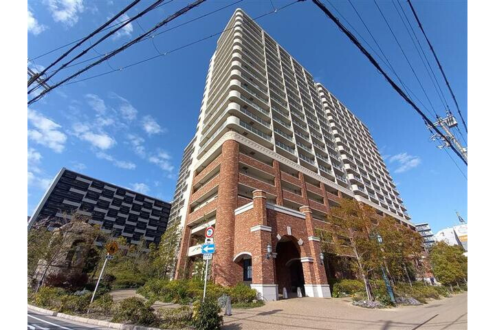 3LDK Apartment to Buy in Osaka-shi Fukushima-ku Exterior