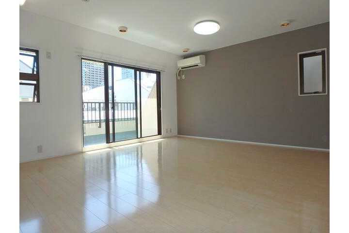 2LDK Apartment to Rent in Minato-ku Living Room