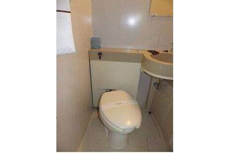 1R Apartment to Rent in Osaka-shi Higashiyodogawa-ku Toilet