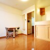 1K Apartment to Rent in Neyagawa-shi Living Room