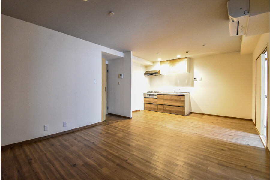 3LDK Apartment to Rent in Osaka-shi Kita-ku Living Room