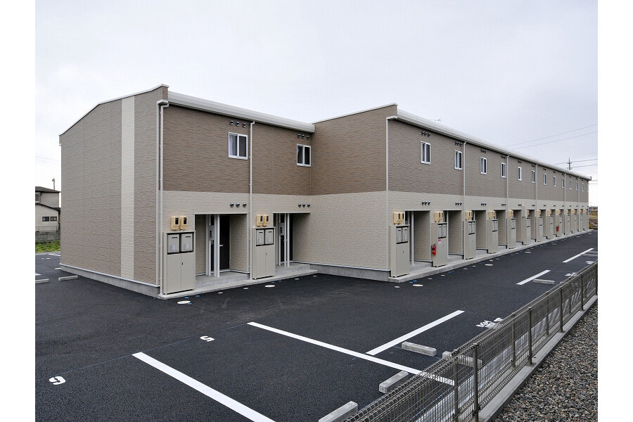 1K Apartment to Rent in Mie-gun Asahi-cho Exterior