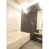 2LDK Apartment to Rent in Bunkyo-ku Bathroom