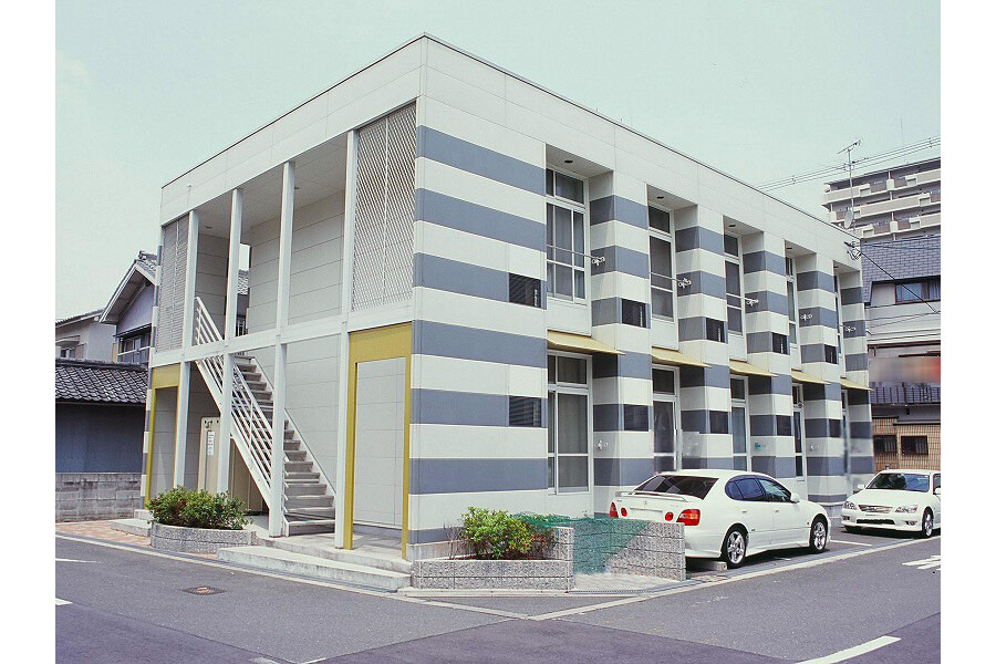 1K Apartment to Rent in Osaka-shi Tsurumi-ku Exterior