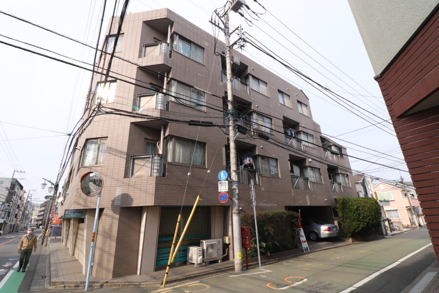 2LDK Apartment to Buy in Suginami-ku Exterior