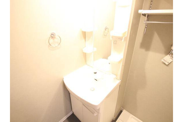 1LDK Apartment to Rent in Ikeda-shi Washroom