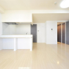 2LDK Apartment to Rent in Kawasaki-shi Takatsu-ku Interior