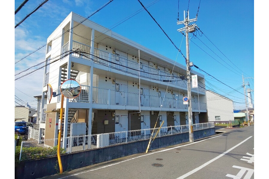 1K Apartment to Rent in Izumisano-shi Exterior