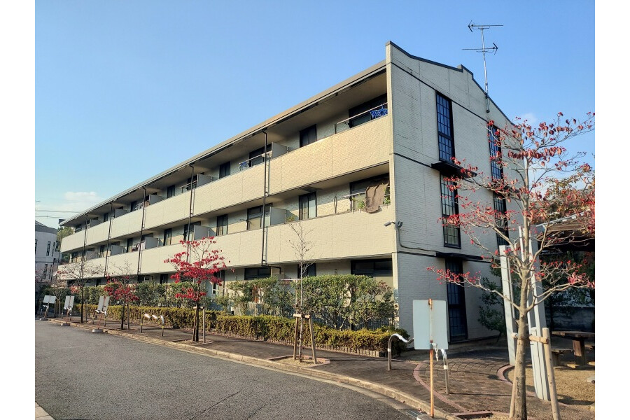 2LDK Apartment to Rent in Hirakata-shi Exterior