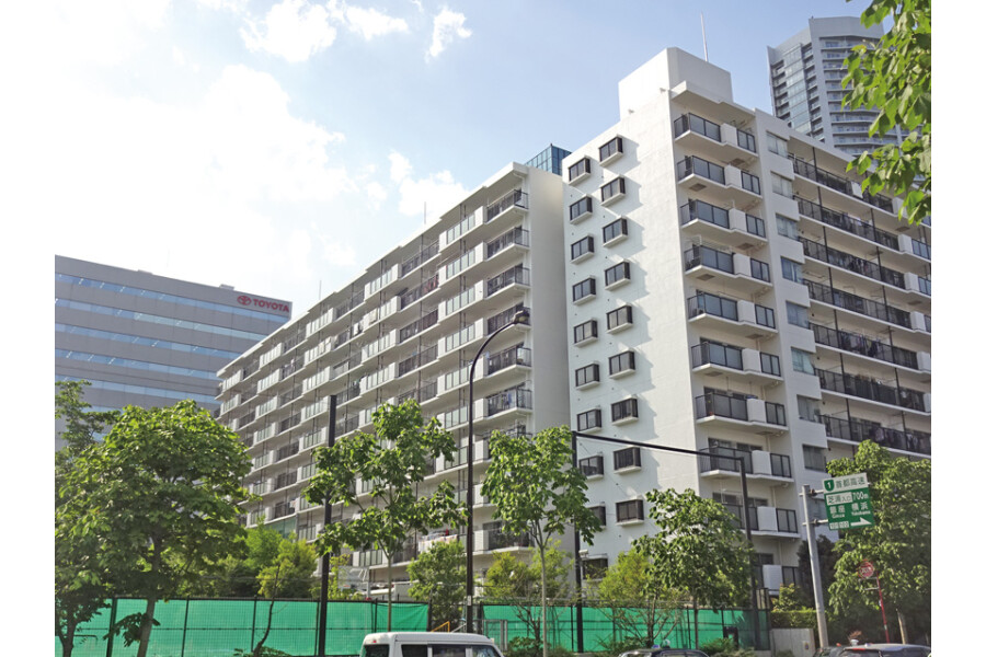 2SLDK Apartment to Buy in Minato-ku Exterior