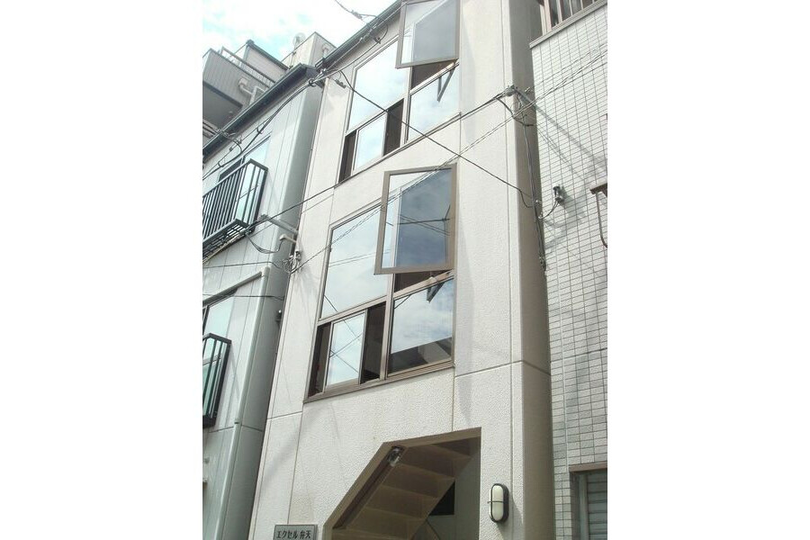 1K Apartment to Rent in Osaka-shi Minato-ku Exterior