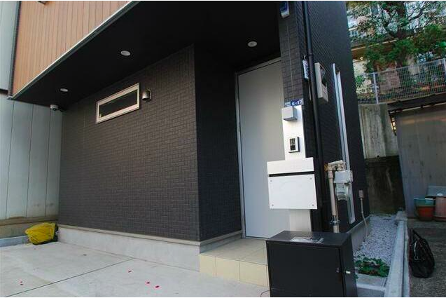 2SLDK House to Rent in Minato-ku Building Entrance
