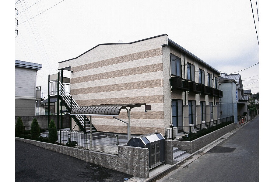 1K Apartment to Rent in Mitaka-shi Exterior