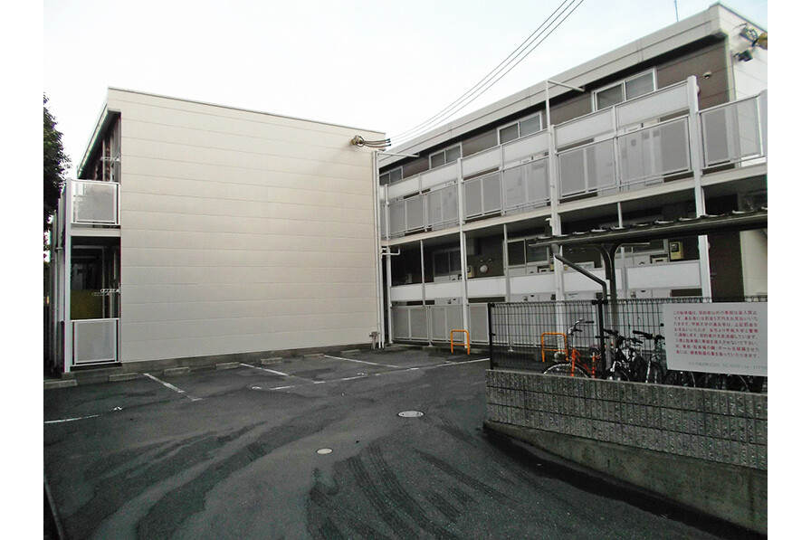 1K Apartment to Rent in Kobe-shi Higashinada-ku Exterior