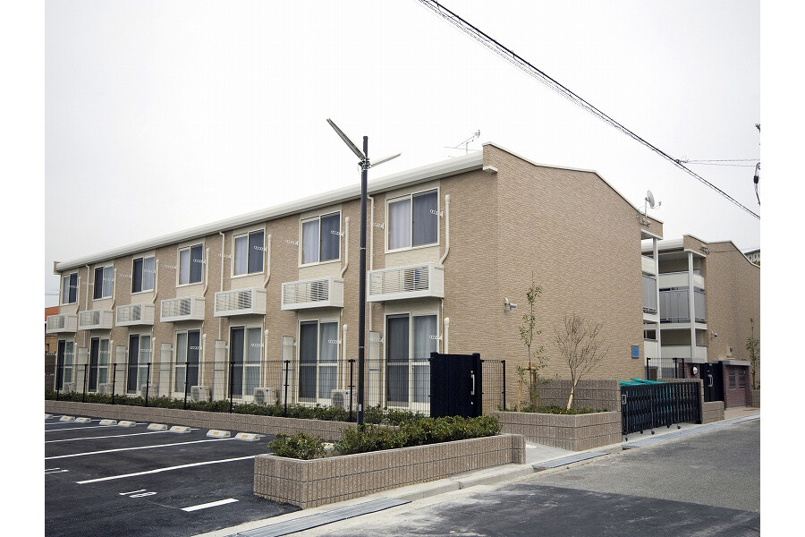 1K Apartment to Rent in Tondabayashi-shi Exterior