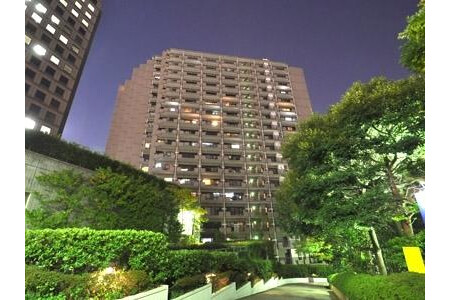 2DK Apartment to Rent in Minato-ku Exterior