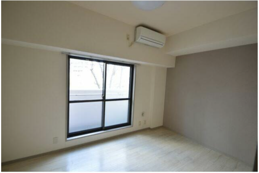 1K Apartment to Buy in Bunkyo-ku Living Room