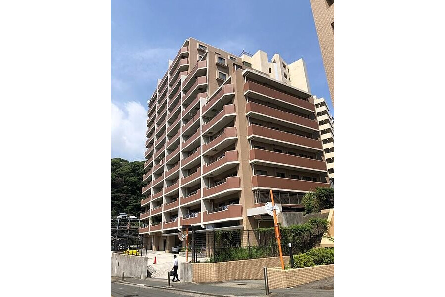 4LDK Apartment to Rent in Yokosuka-shi Exterior