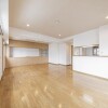 2LDK Apartment to Buy in Osaka-shi Tennoji-ku Interior